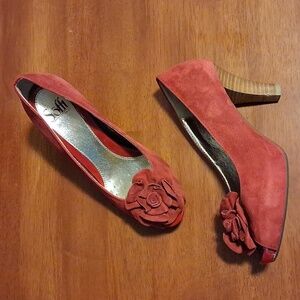 Sofft Red Suede Peep-Toe Pumps Sculpted Heels Hidden Platform Sz 7M